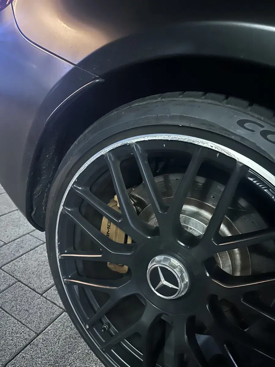 C63amg 뒷휠 한개 팝니다